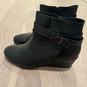 IMAC womens booties black leather size 41 NEW
